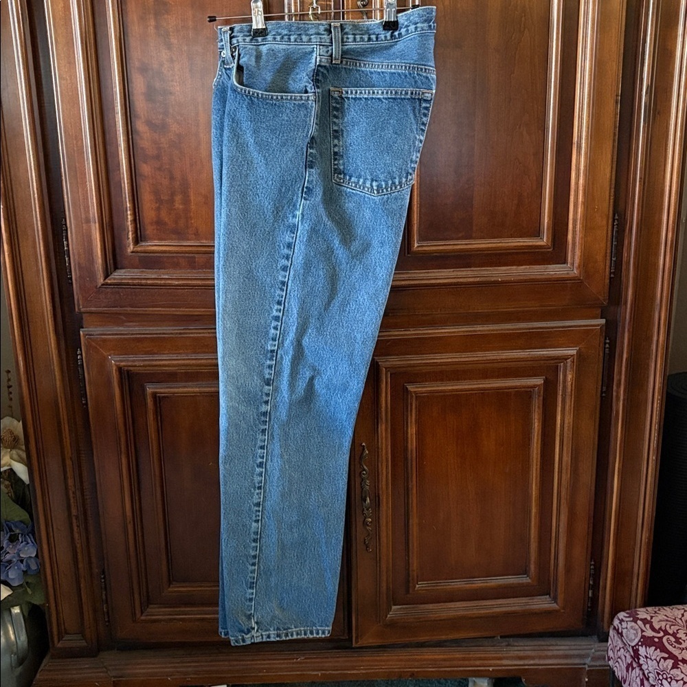 Eddie Bauer Men’s Relaxed Jeans with Natural Fading Size 33x32